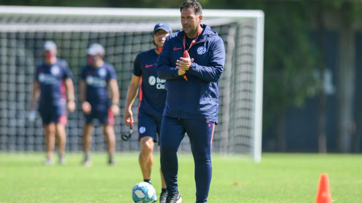 "Juega muy bien en...": DT de San Lorenzo elogia a la U de Dudamel