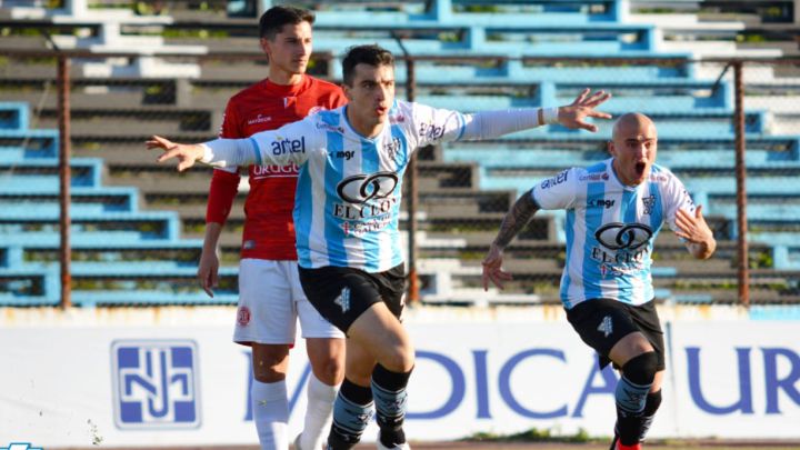 El cuadro caturro sorprendió con la incorporación de un delantero charrúa de 24 años por pedido expreso de Ronald Fuentes.