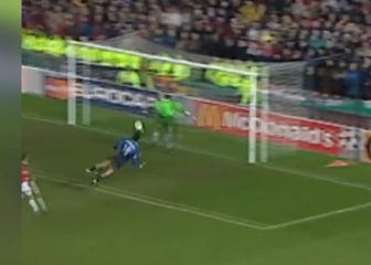 La brutal atajada de Schmeichel a Zamorano que eligió como la mejor de su carrera