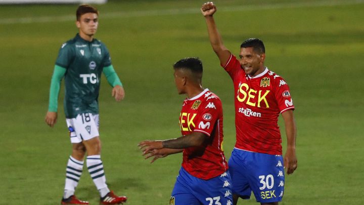 El uruguayo anotó un doblete en el sólido triunfo del cuadro hispano, que mostró solidez defensiva y aprovechó las ocasiones en ataque.