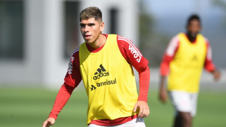 La buena noticia que recibió Carlos Palacios en Inter