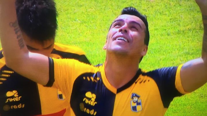 Esteban Paredes ya se luce en el Campeonato Ascenso