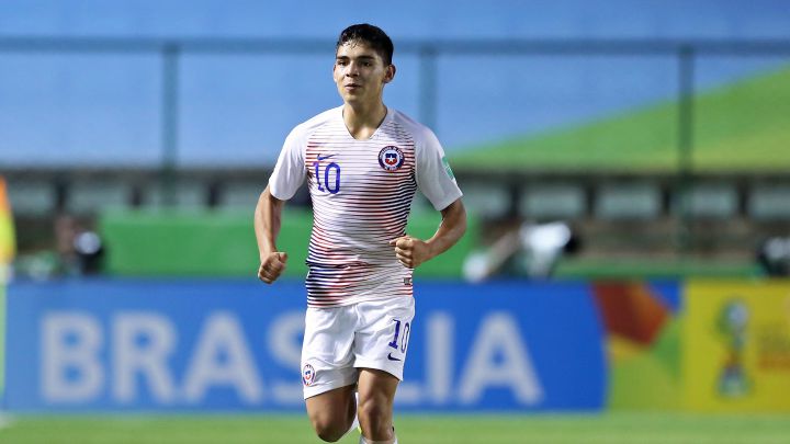 "Esperando que empieces a jugar": Vidal empuja por un joven talento de Colo Colo