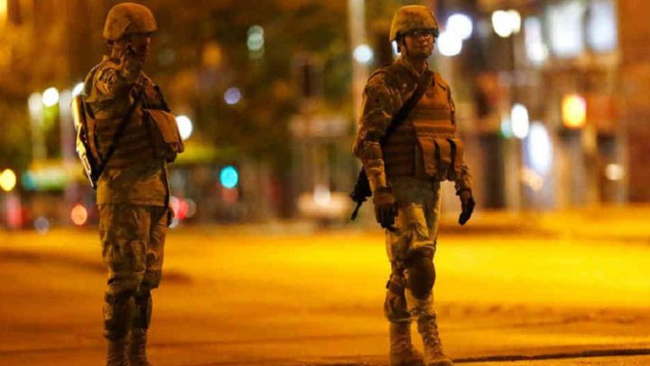 Toque de queda hoy, 5 de abril en Chile: horarios, a qué hora comienza, hasta cuándo va y multas por salir