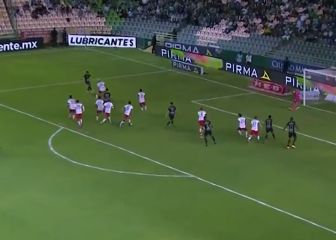¡Le regaló medio gol! La precisa asistencia de Meneses en México