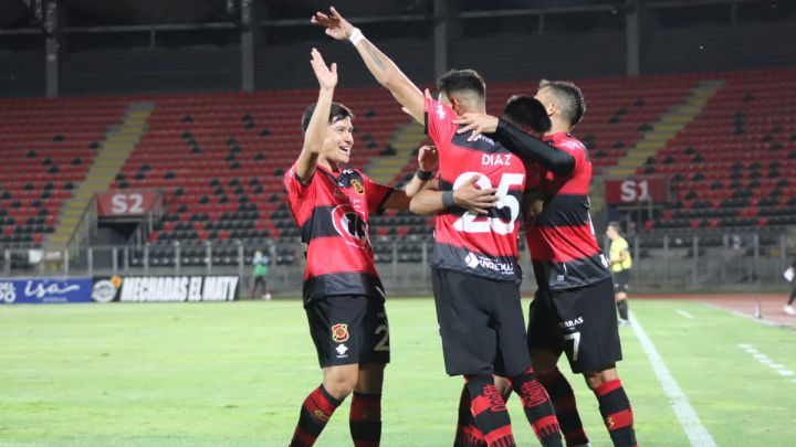 El cuadro piducano venció de forma clara con un contundente 3-1 sobre San Felipe y quedó en el primer lugar de la Primera B junto a San Marcos de Arica.