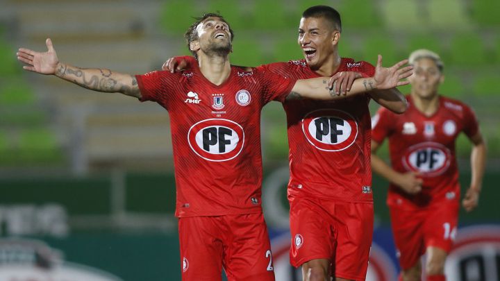 Valdivia y La Calera festejan en un partido marcado por el VAR