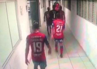 Captan tenso momento de la UC en el entretiempo: ¡Dituro empuja a Aued y Saavedra!