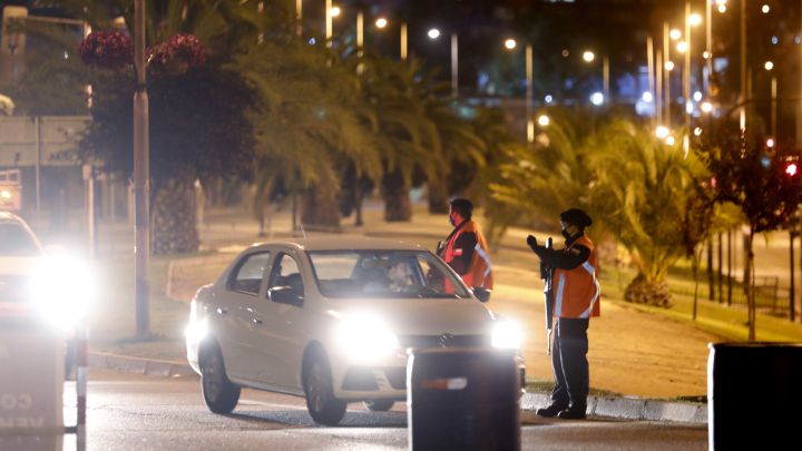 Toque de queda hoy, sábado 24 de abril en Chile: horarios, hasta cuándo va y multas por salir