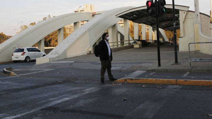Toque de queda hoy, sábado 8 de mayo en Chile: horarios, hasta cuándo va y multas por salir