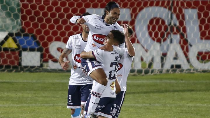 El cuadro de los potros ganó de forma contundente en Valparaíso para ahondar aún más la crisis de Santiago Wanderers, que aún no suma puntos en el torneo.