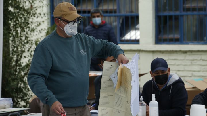 Toque de queda y Ley Seca hoy, sábado 15 de mayo en Chile: horarios, hasta cuándo va y multas por salir
