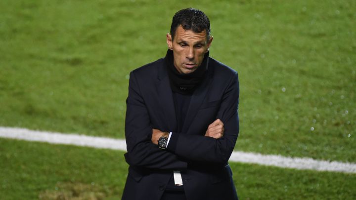 La frase de Poyet sobre Agüero: "Si deja de sentarse en la sillita..."