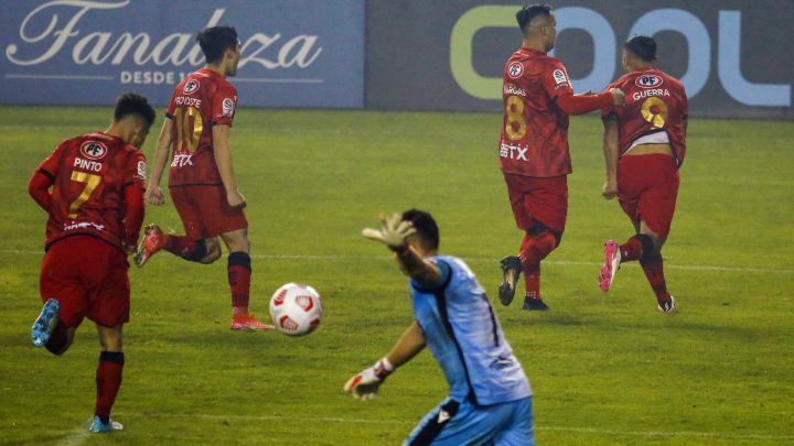 Ñublense le quitó el invicto a Audax y la UC también sonríe