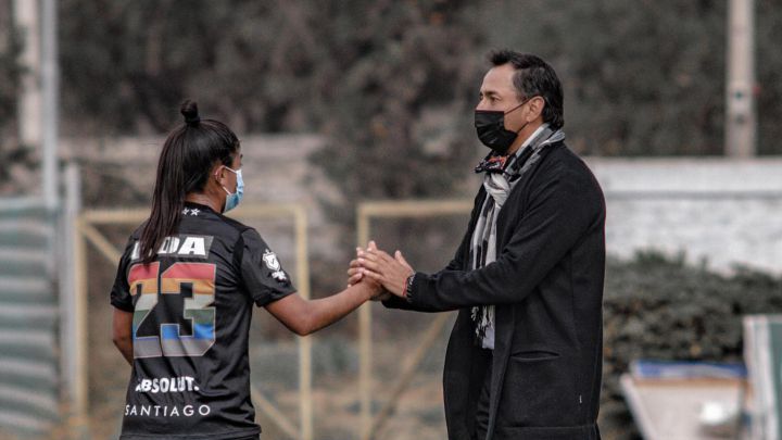 "El fútbol femenino es diferente; hay principios, educación, respeto y compañerismo"