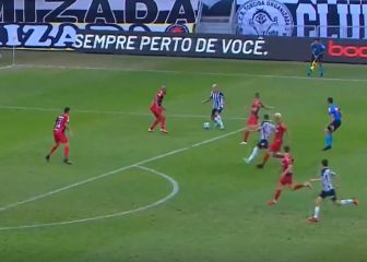El show de Edu Vargas en 45 minutos: gol, asistencia y roja