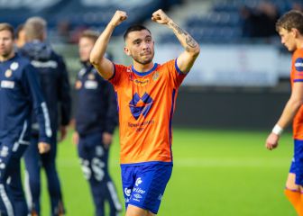 Chileno marca un triplete en Europa y celebra con euforia