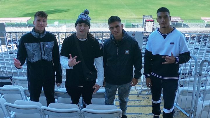 De la música a ser el 'amuleto' de Colo Colo: "Lo hago con el amor de un hincha"