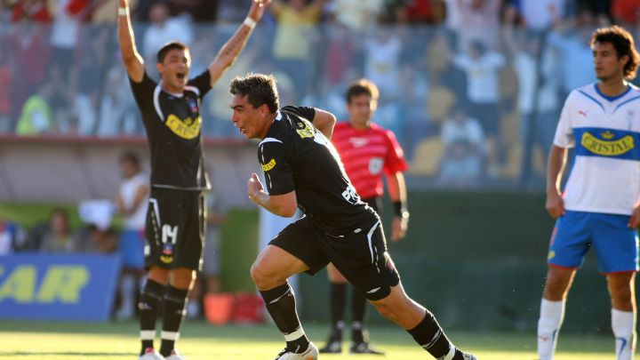 ¿Cuántos títulos más tiene Colo Colo que Católica en el fútbol profesional?