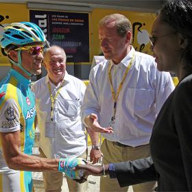 Contador pide perdón a Schleck Contador pide perdón a Schleck