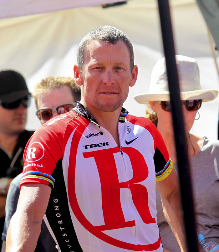 El entorno de Armstrong desliza un hipotético retorno en la Vuelta