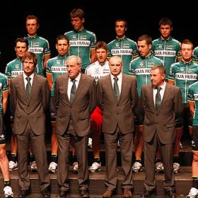 Caja Rural retorna a la Vuelta 23 años después Caja Rural retorna a la Vuelta 23 años después