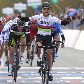 Cavendish impone la ley del arcoíris en la primera 'volata' Cavendish impone la ley del arcoíris en la primera 'volata'