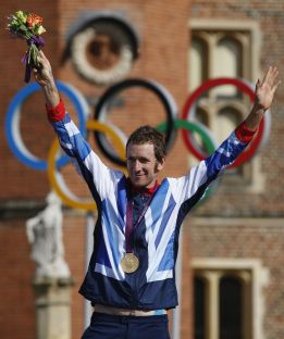 Bradley Wiggins es nombrado Caballero de la Orden Británica Bradley Wiggins es nombrado Caballero de la Orden Británica