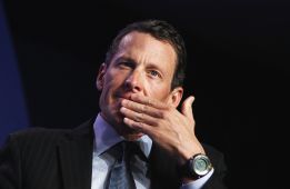 Armstrong pide perdón a su fundación antes de confesar Armstrong pide perdón a su fundación antes de confesar