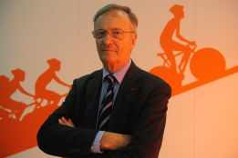 Pierre Bordry pide a Armstrong detalles sobre su dopaje Pierre Bordry pide a Armstrong detalles sobre su dopaje
