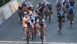 El pelotón arranca bajo el eco del caso Lance Armstrong El pelotón arranca bajo el eco del caso Lance Armstrong