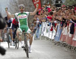 El francés Hivert sorprende a Valverde en la meta de Ubrique El francés Hivert sorprende a Valverde en la meta de Ubrique