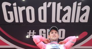Cavendish gana la primera etapa y se enfunda la maglia rosa