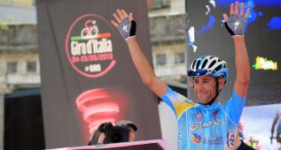 El inglés Dowsett gana la crono y Nibali coge la maglia rosa