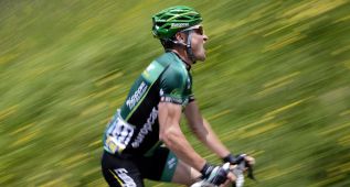 Voeckler gana la etapa reina y se coloca líder en Bagneres