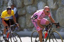 La expulsión del Giro de Pantani pudo ser provocada por la mafia