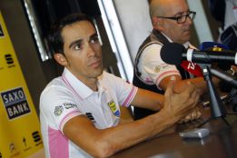 Contador: "Voy a mejor, aunque cambiaré la postura en la crono"