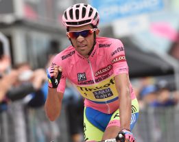 Contador salva el órdago de Landa y se corona en el Giro
