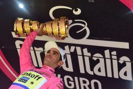 Italia elogia a Alberto Contador y L'Équipe siembra dudas