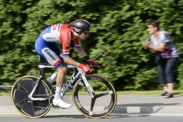 Tom Dumoulin, primer líder tras batir a Cancellara en 5,4 km