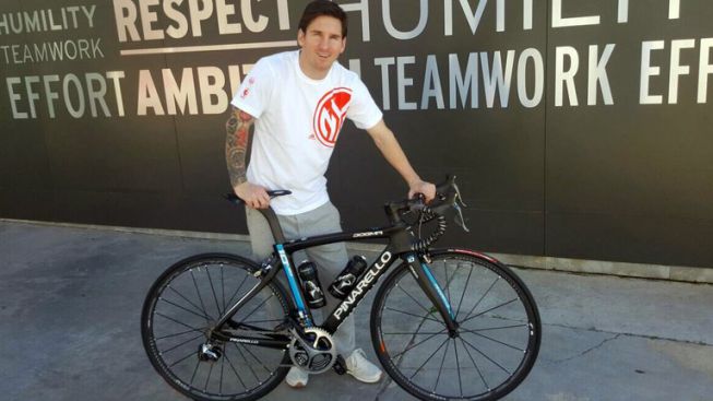 El Team Sky regala a Leo Messi la bicicleta de Chris Froome