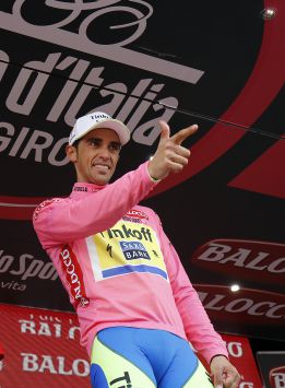 Contador se plantea dejar de disparar en sus celebraciones