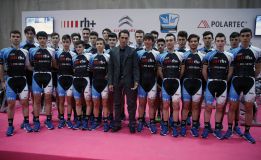 Contador presenta a las “futuras figuras” del ciclismo español