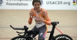 Evelyn Stevens estableció un nuevo récord de la hora