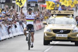 Un espectacular Sagan gana en Flandes su primer monumento