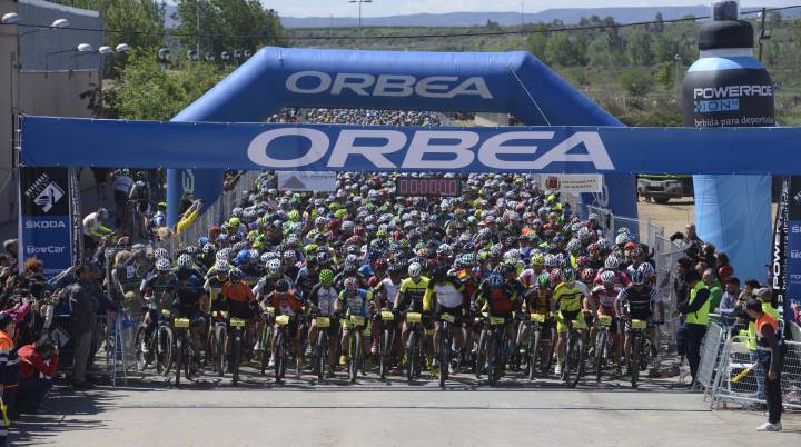 8.000 bikers inundan Sariñena en la Orbea Monegros 2016