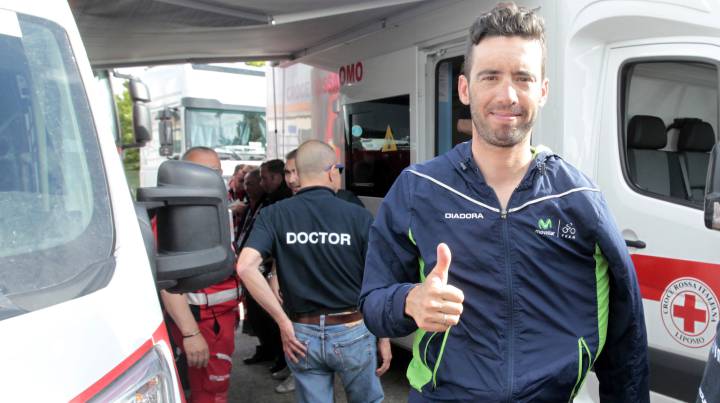 Javi Moreno es operado de su fractura de clavícula en el Giro