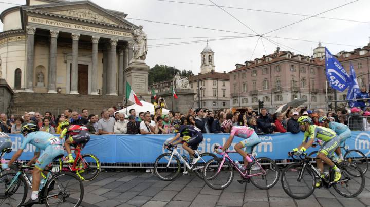 Nibali lució una bicicleta rosa para celebrar su Giro de Italia