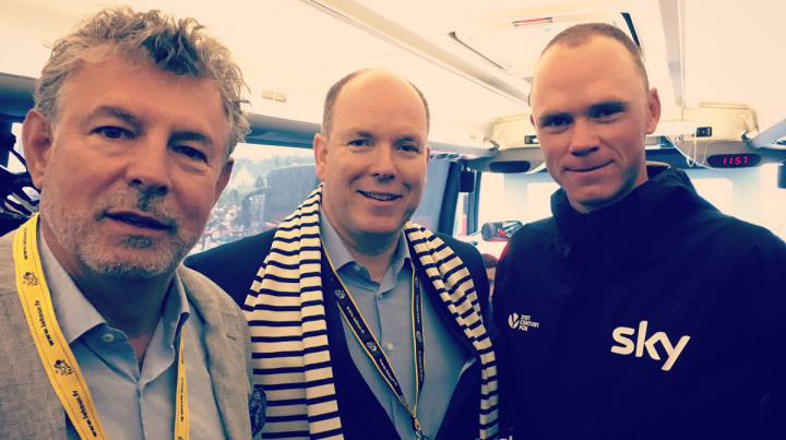 Alberto de Mónaco visita al Sky y a Chris Froome en Saint-Lô
