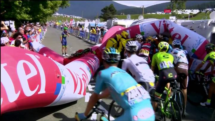La señal del último km se cayó sobre el pelotón de favoritos